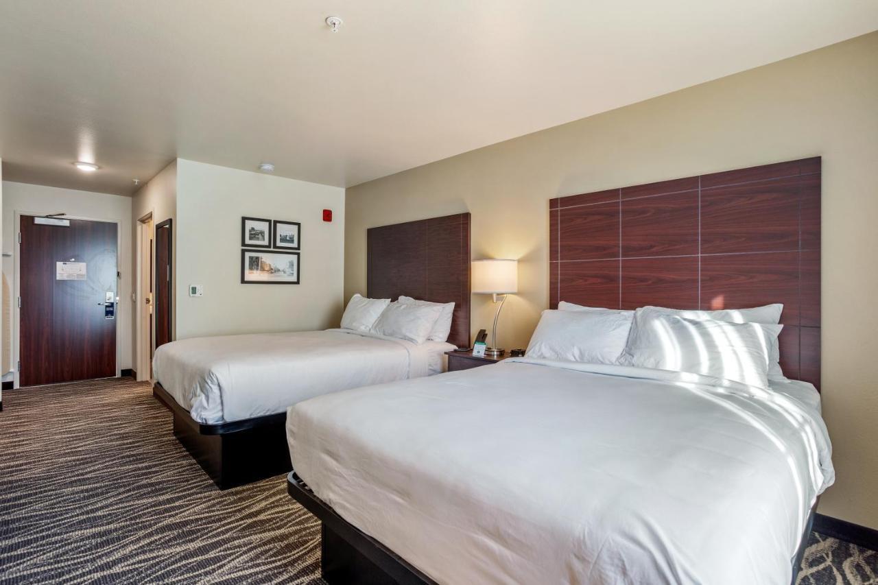 Cobblestone Hotel & Suites - Ottumwa Екстериор снимка