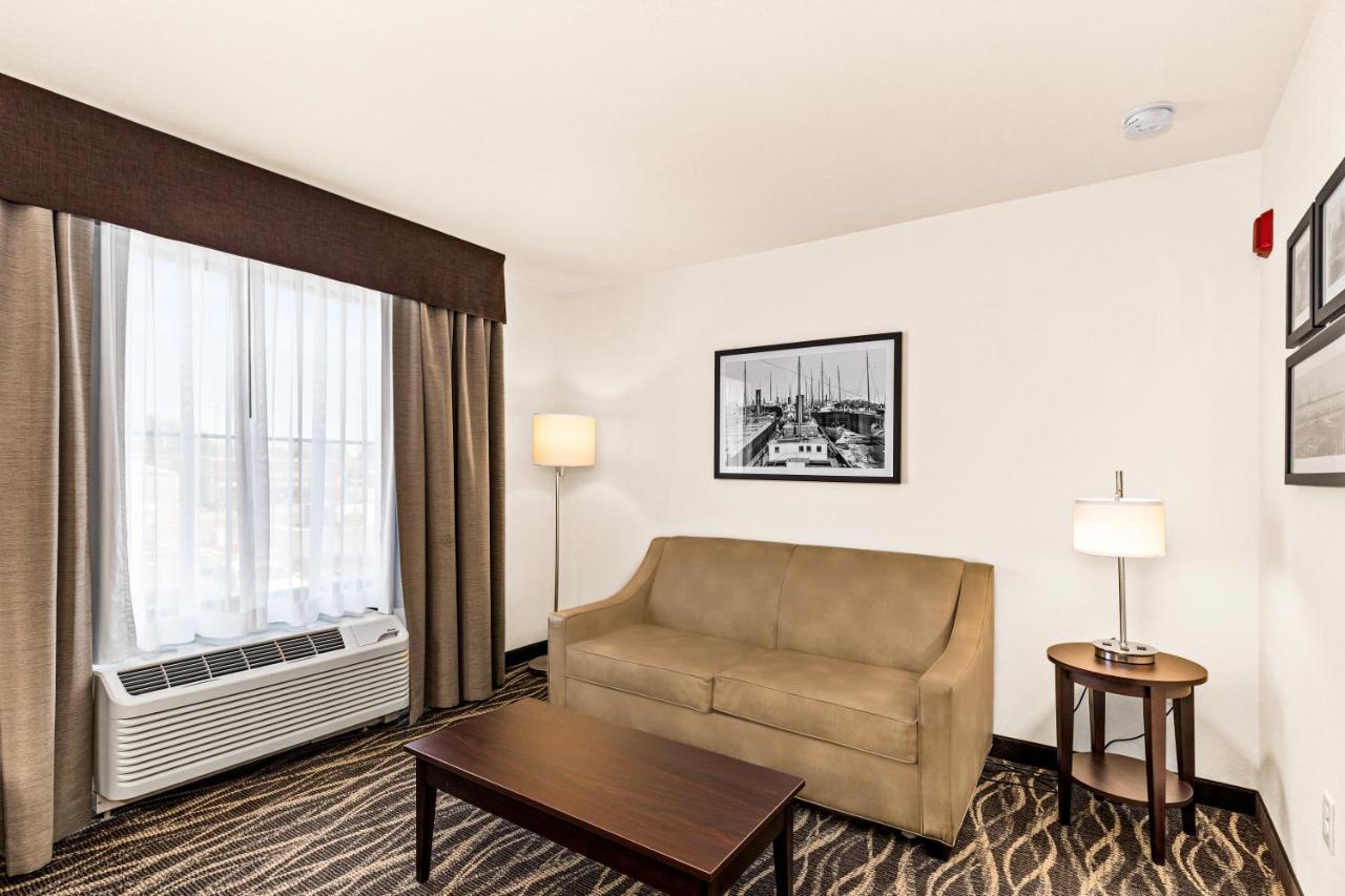 Cobblestone Hotel & Suites - Ottumwa Екстериор снимка