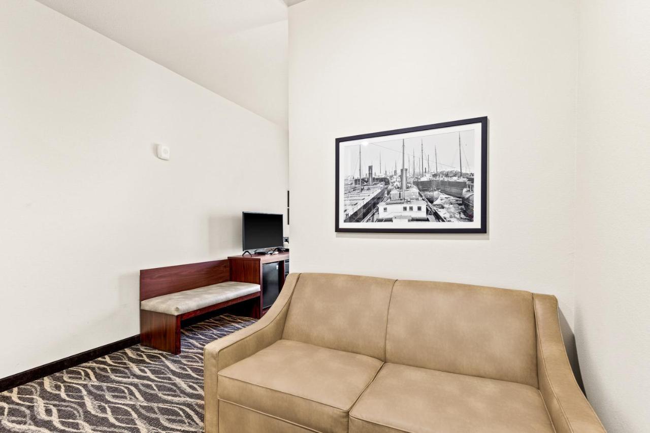 Cobblestone Hotel & Suites - Ottumwa Екстериор снимка