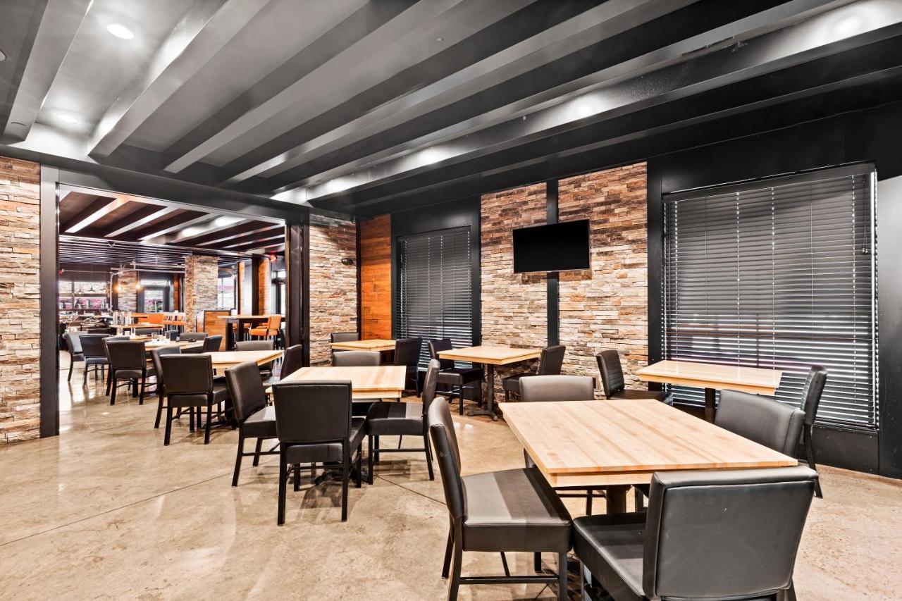 Cobblestone Hotel & Suites - Ottumwa Екстериор снимка
