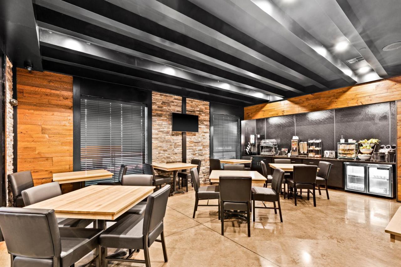 Cobblestone Hotel & Suites - Ottumwa Екстериор снимка