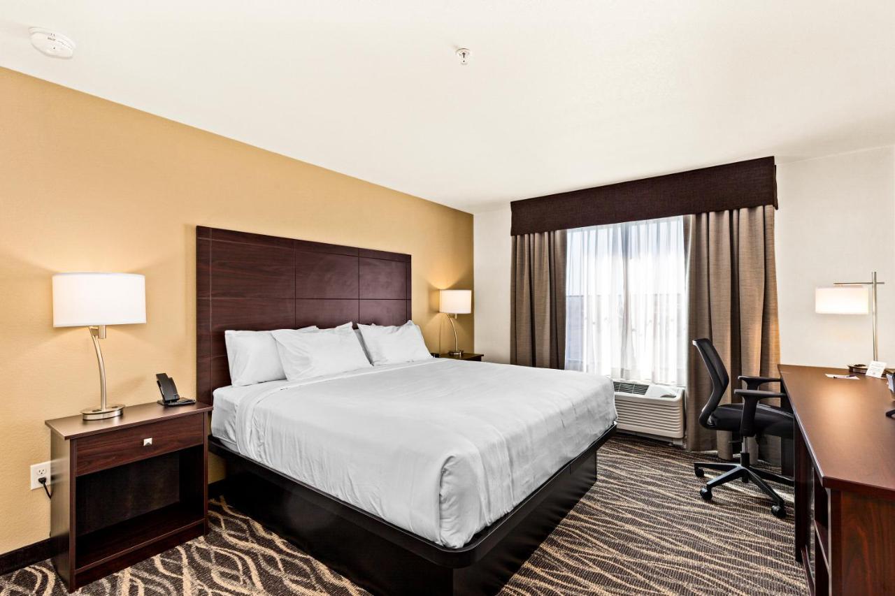 Cobblestone Hotel & Suites - Ottumwa Екстериор снимка