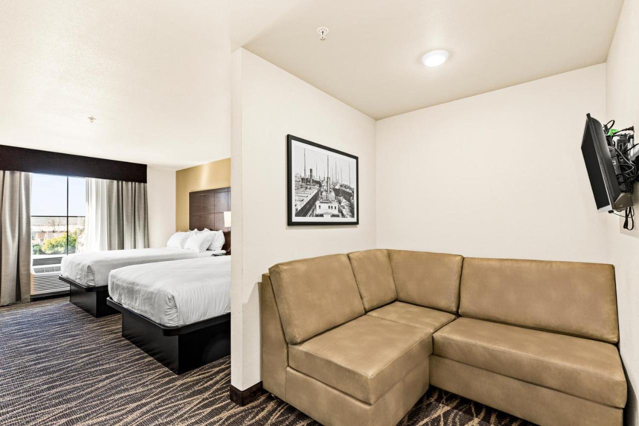 Cobblestone Hotel & Suites - Ottumwa Екстериор снимка