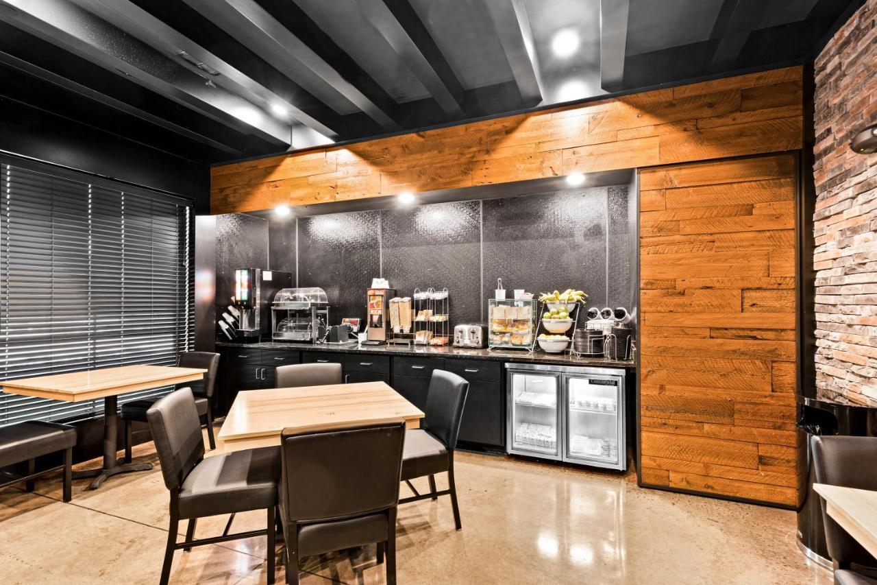 Cobblestone Hotel & Suites - Ottumwa Екстериор снимка