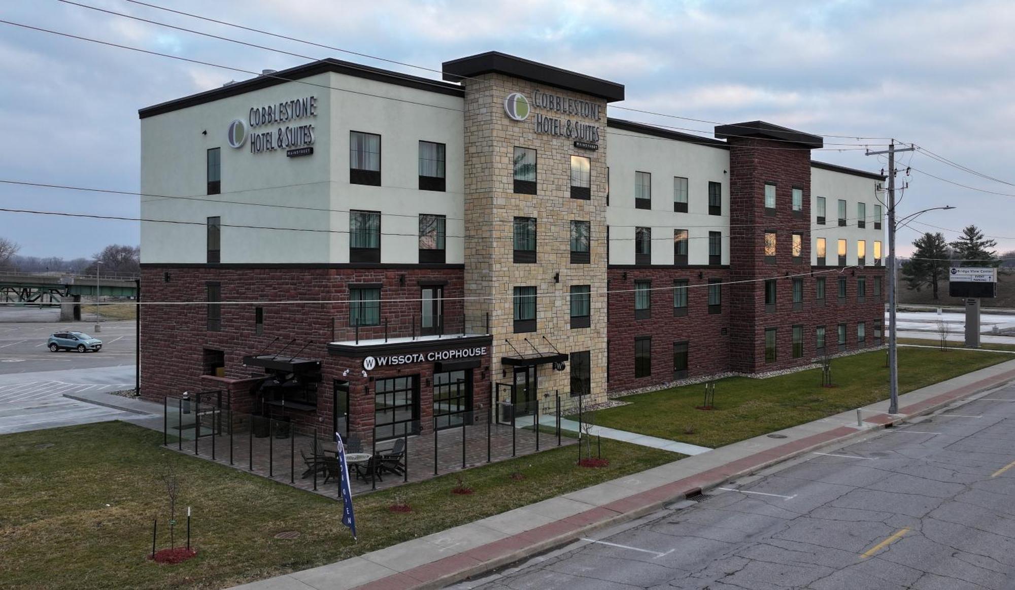 Cobblestone Hotel & Suites - Ottumwa Екстериор снимка
