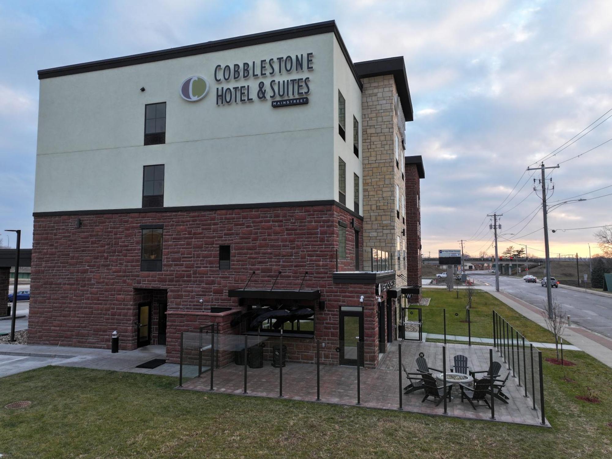 Cobblestone Hotel & Suites - Ottumwa Екстериор снимка