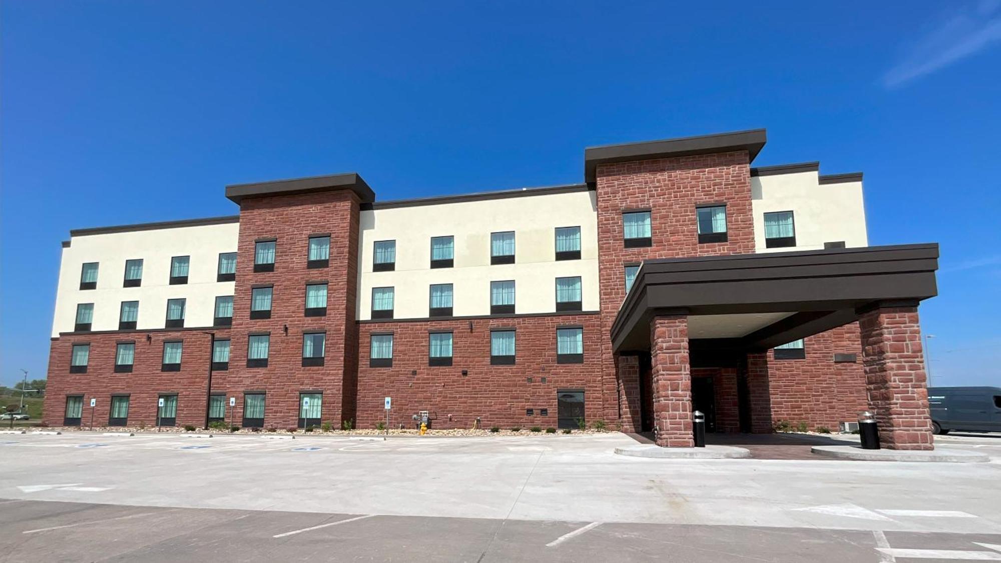 Cobblestone Hotel & Suites - Ottumwa Екстериор снимка